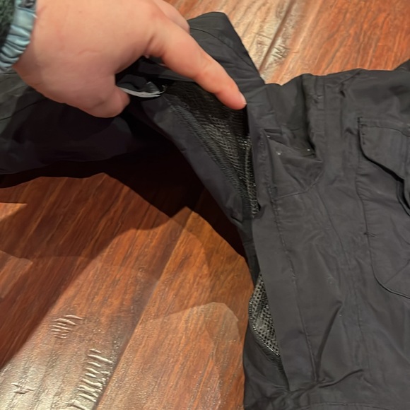 Black Helly Hansen ski jacket - Picture 8 of 8